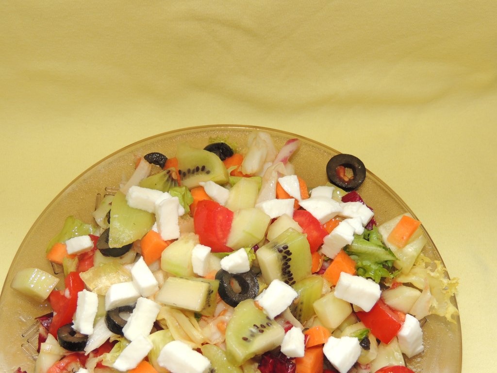 Salata de cruditati si kiwi