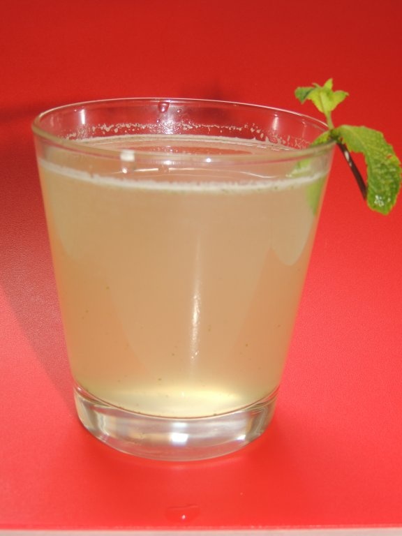 Limonada cu miere, menta si lamaie