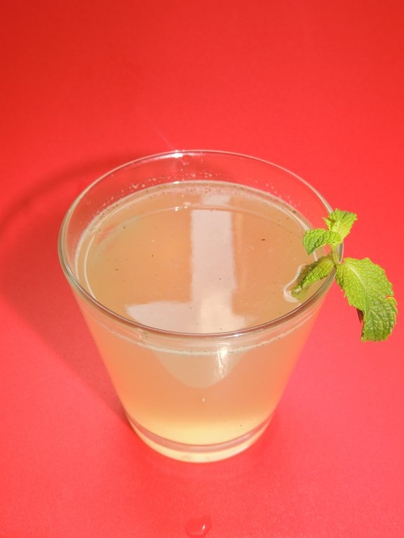 Limonada cu miere, menta si lamaie