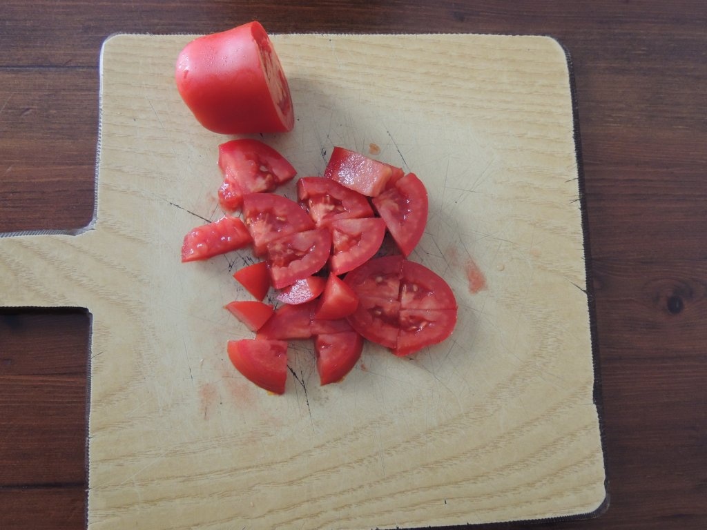 Pranz rapid cu gorgonzola, rosii si masline