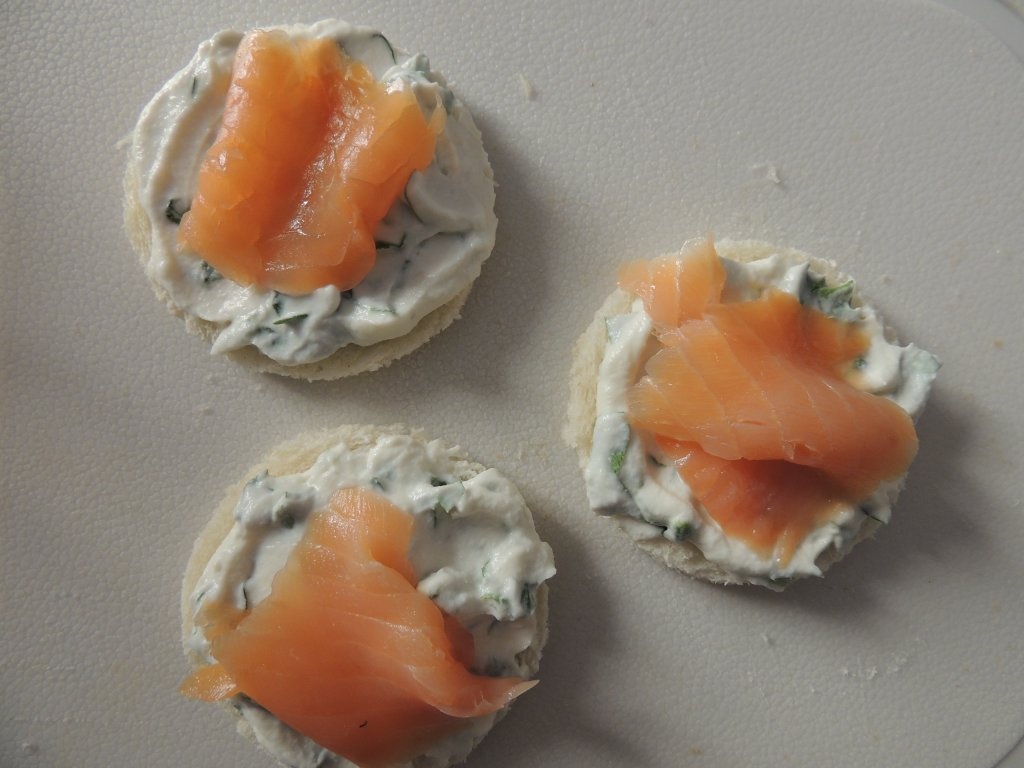 Aperitiv cu somon afumat si ricotta