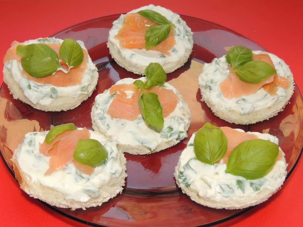 Aperitiv cu somon afumat si ricotta