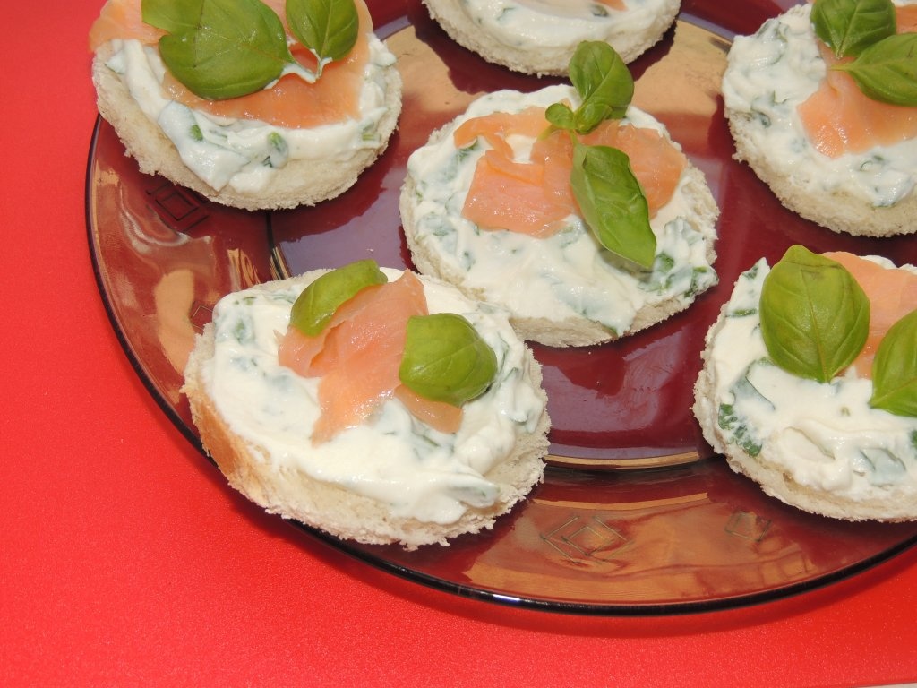 Aperitiv cu somon afumat si ricotta