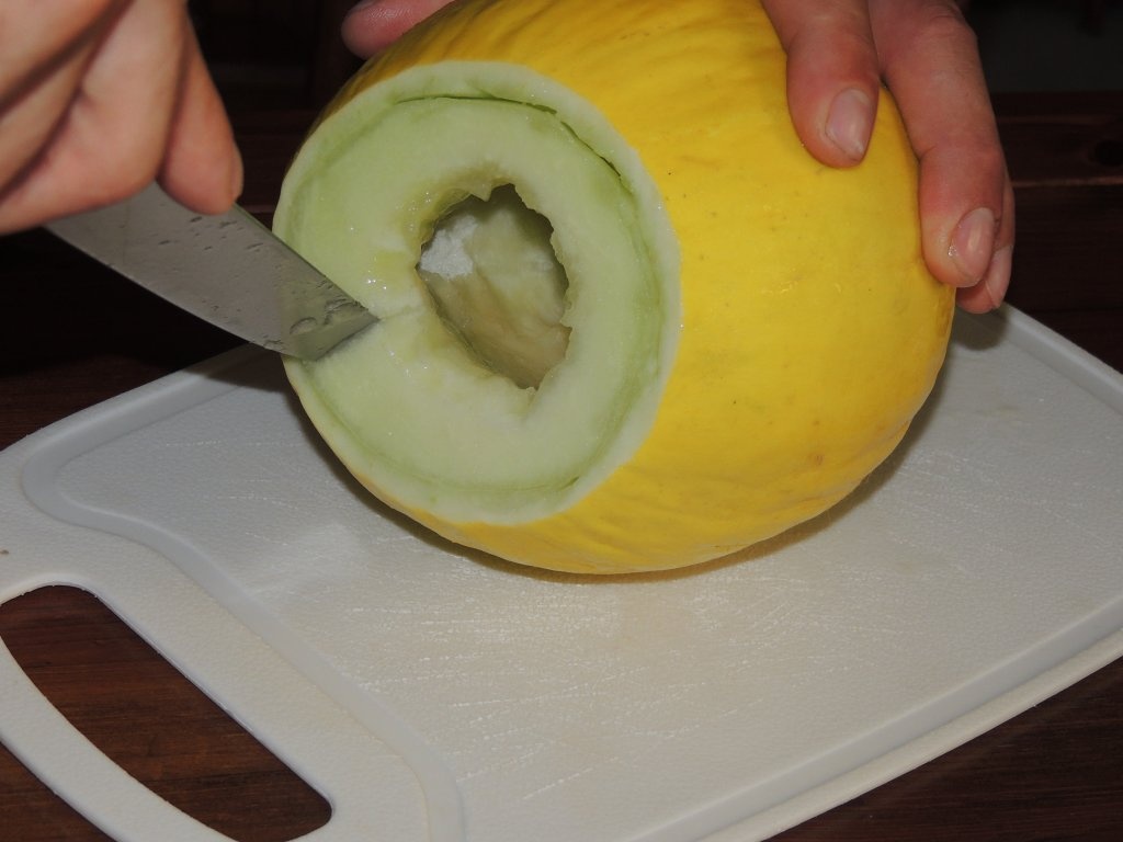 Pepene galben, umplut cu fructe