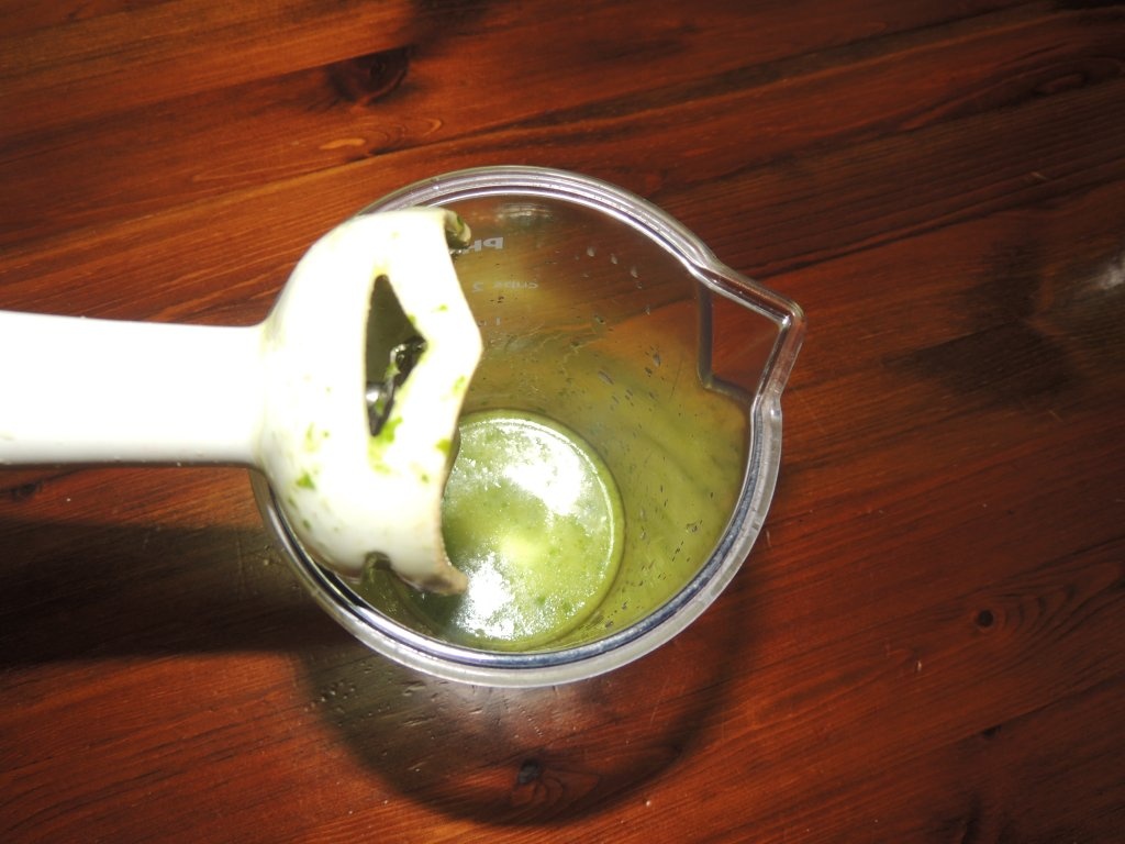 Paste cu sos  pesto , facut in casa