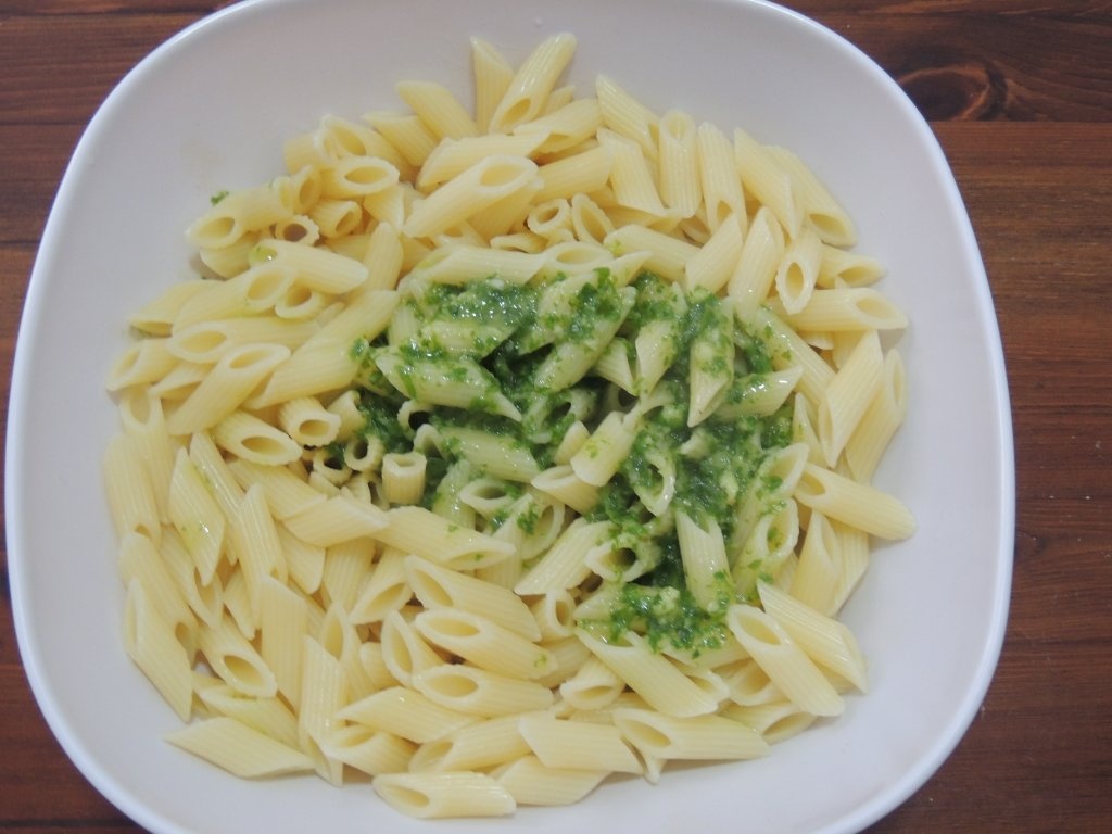 Paste cu sos  pesto , facut in casa