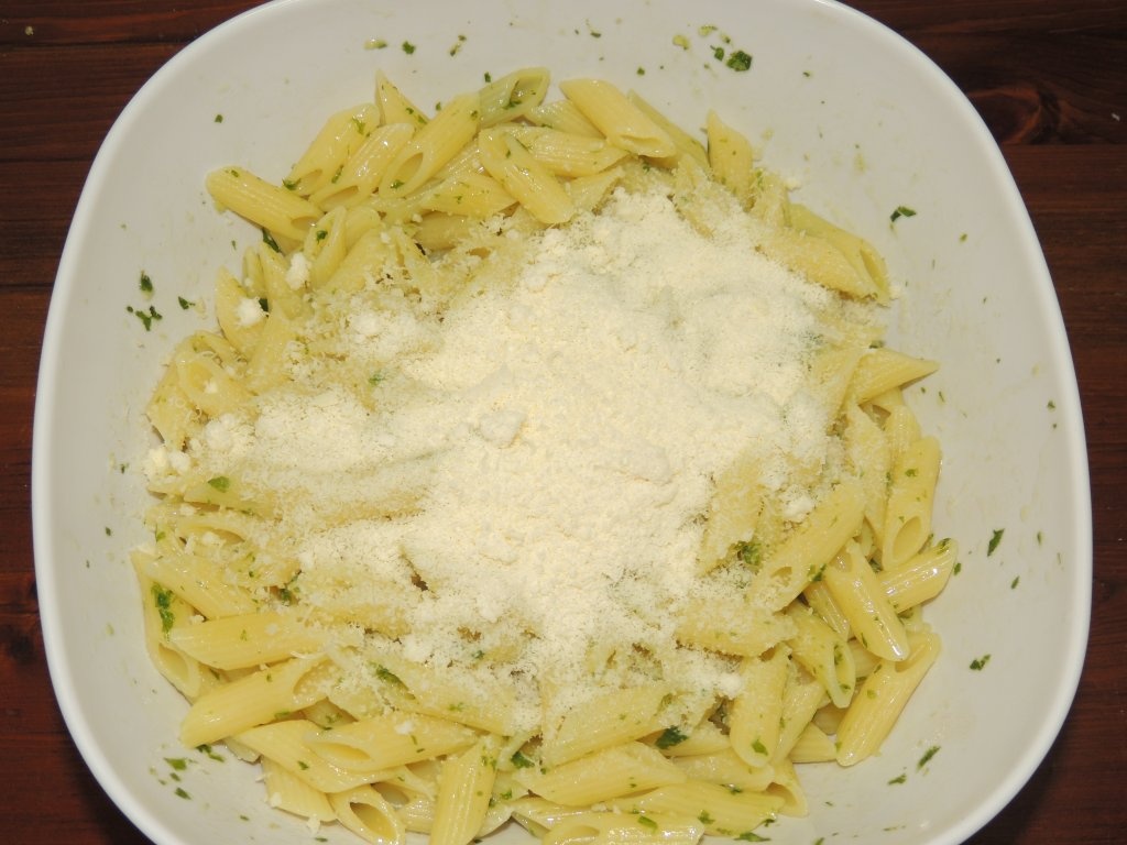 Paste cu sos  pesto , facut in casa