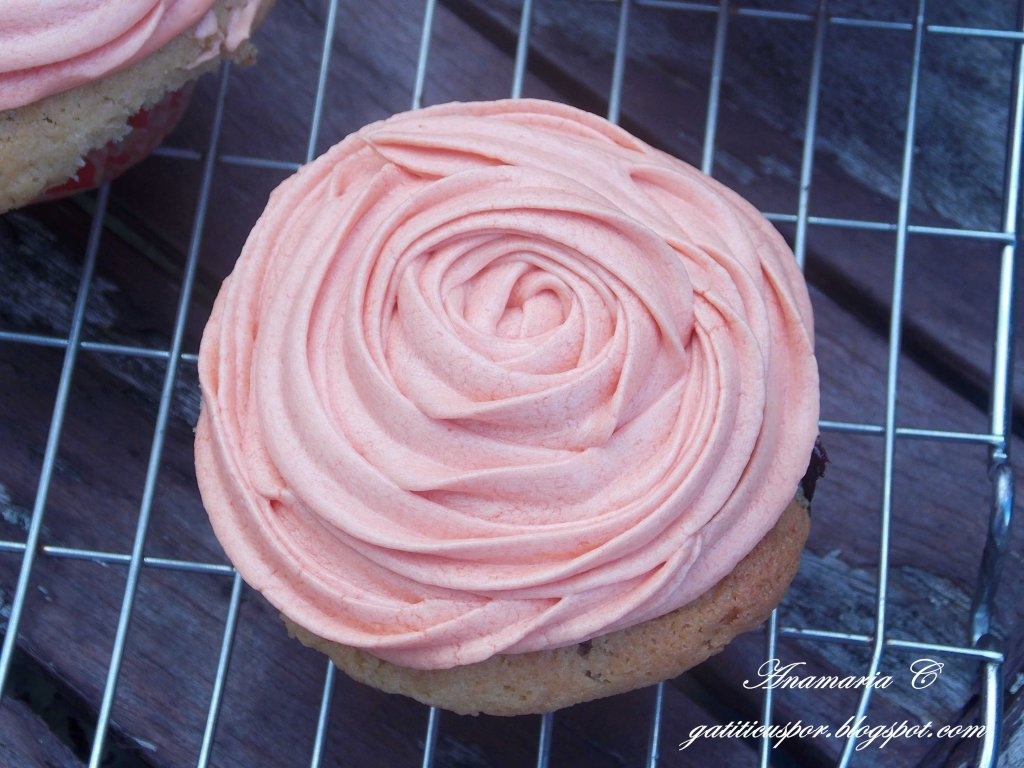 Cupcakes Cu Champagne Butter Cream