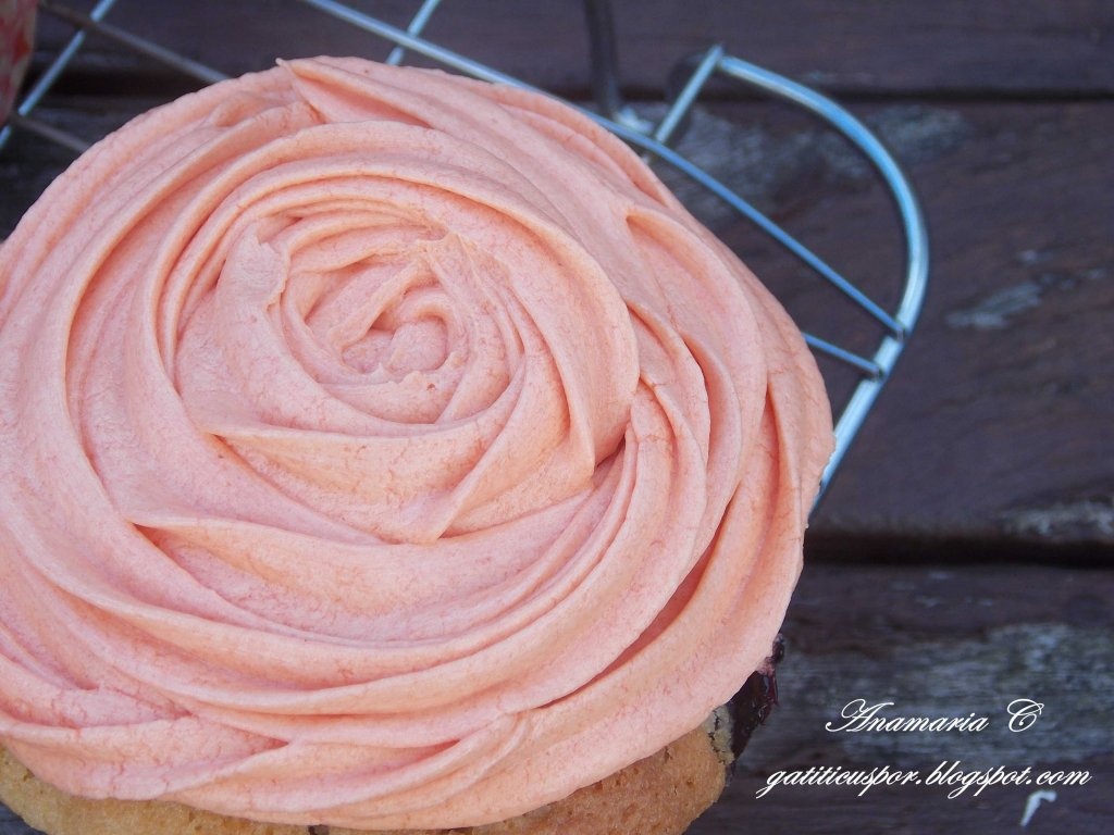 Cupcakes Cu Champagne Butter Cream