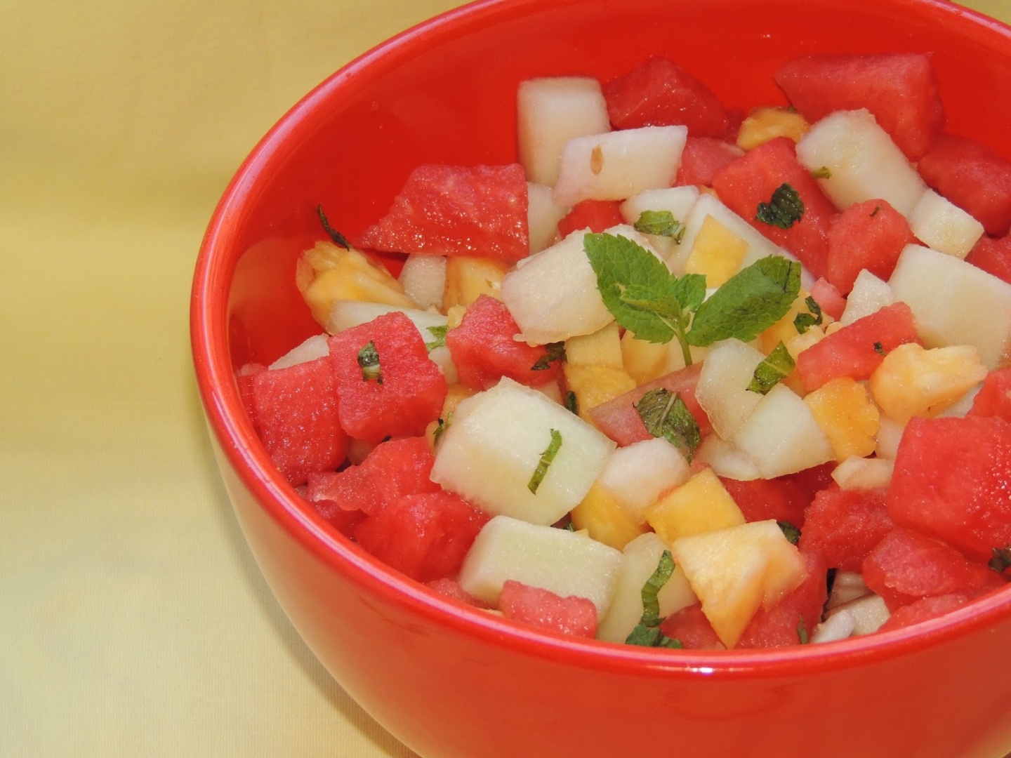 Salata de fructe cu menta