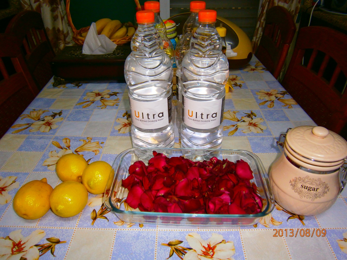 Suc de petale de trandafiri