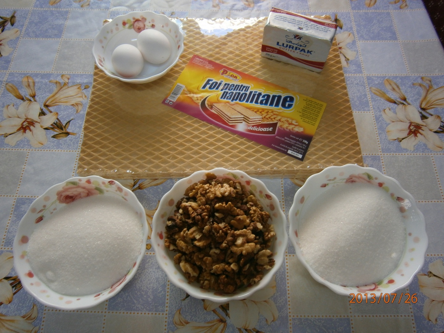 Napolitane umplute cu crema de caramel cu nuca