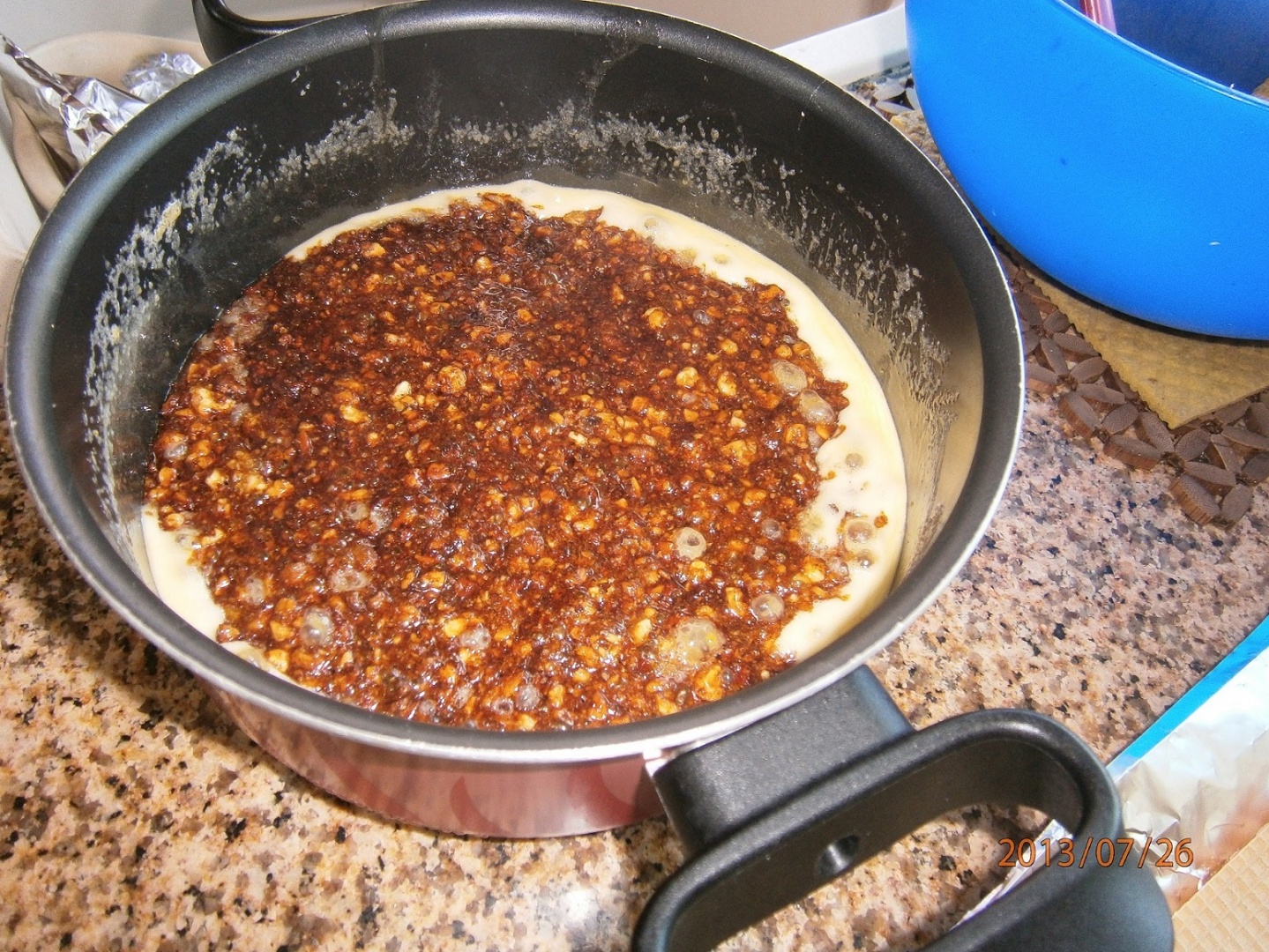 Napolitane umplute cu crema de caramel cu nuca