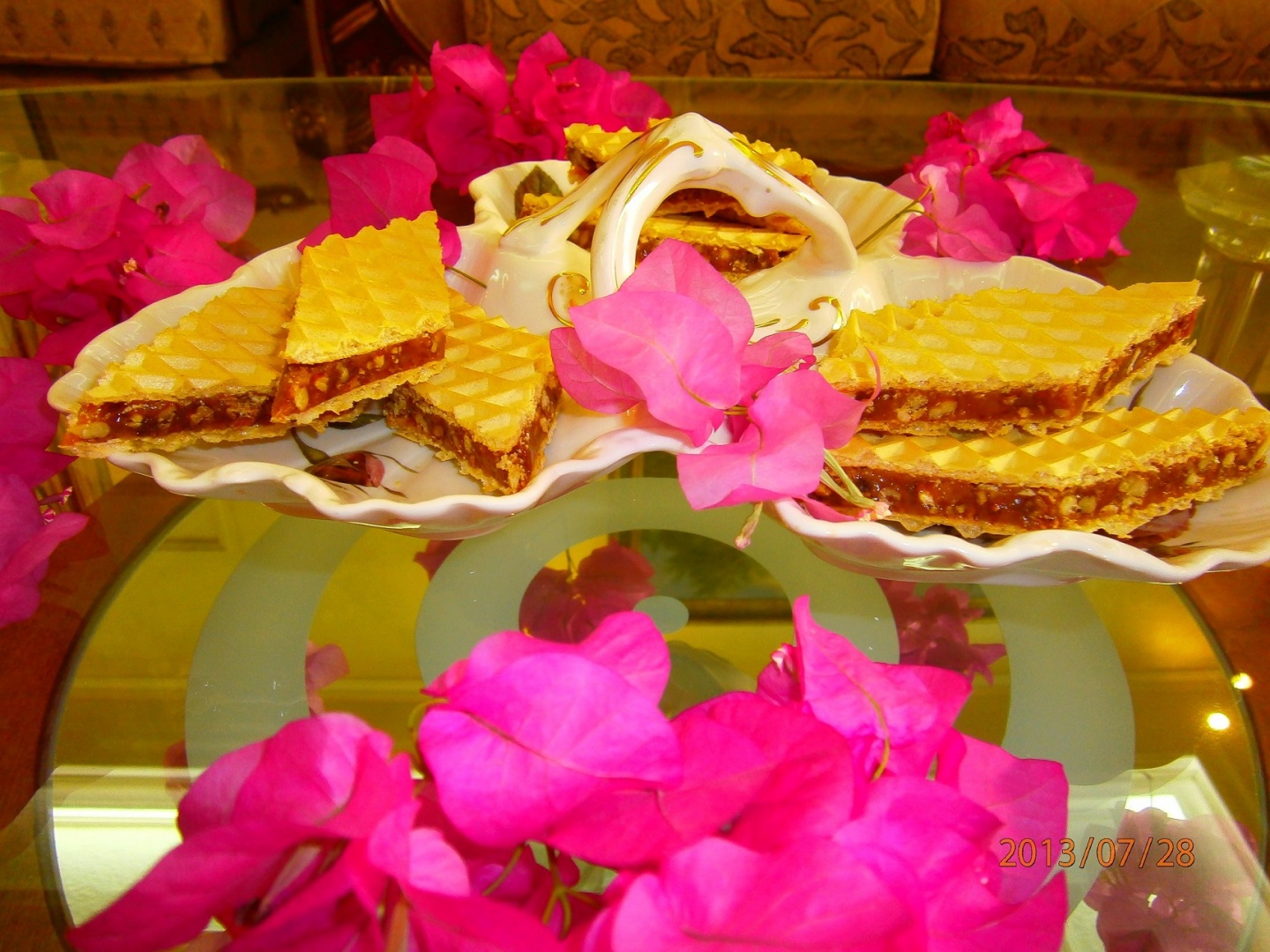 Napolitane umplute cu crema de caramel cu nuca