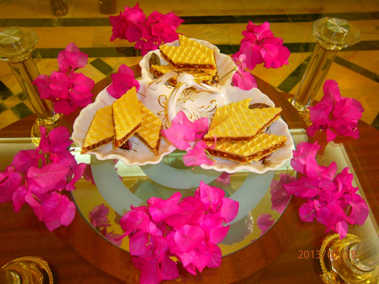 Napolitane umplute cu crema de caramel cu nuca