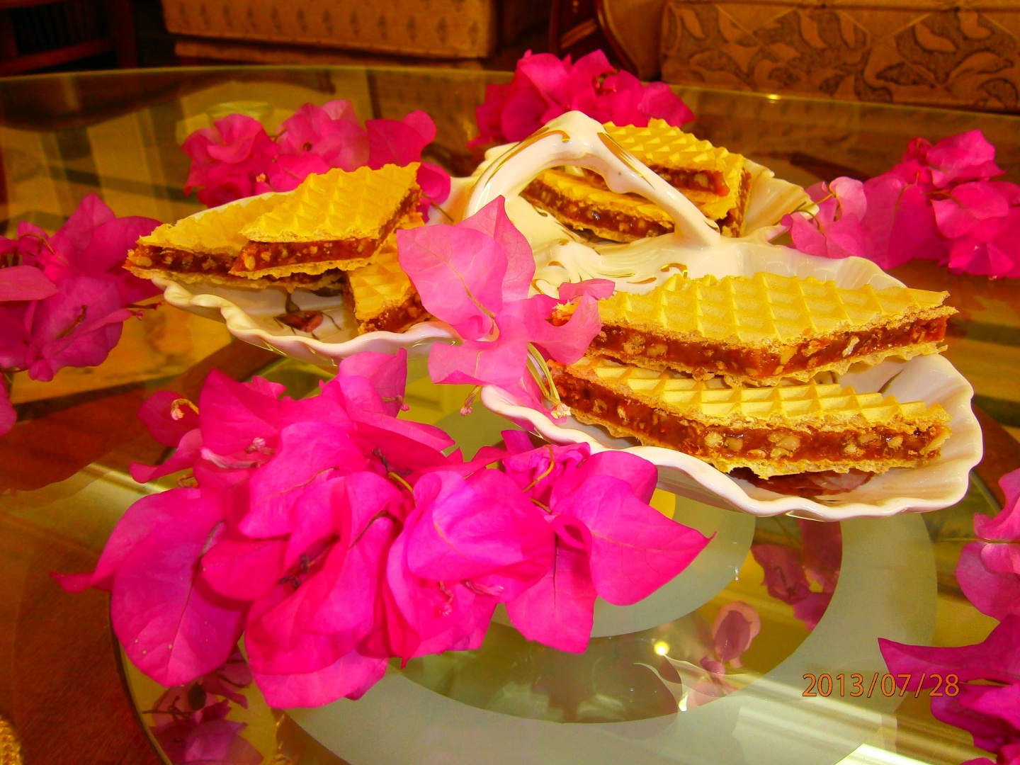 Napolitane umplute cu crema de caramel cu nuca