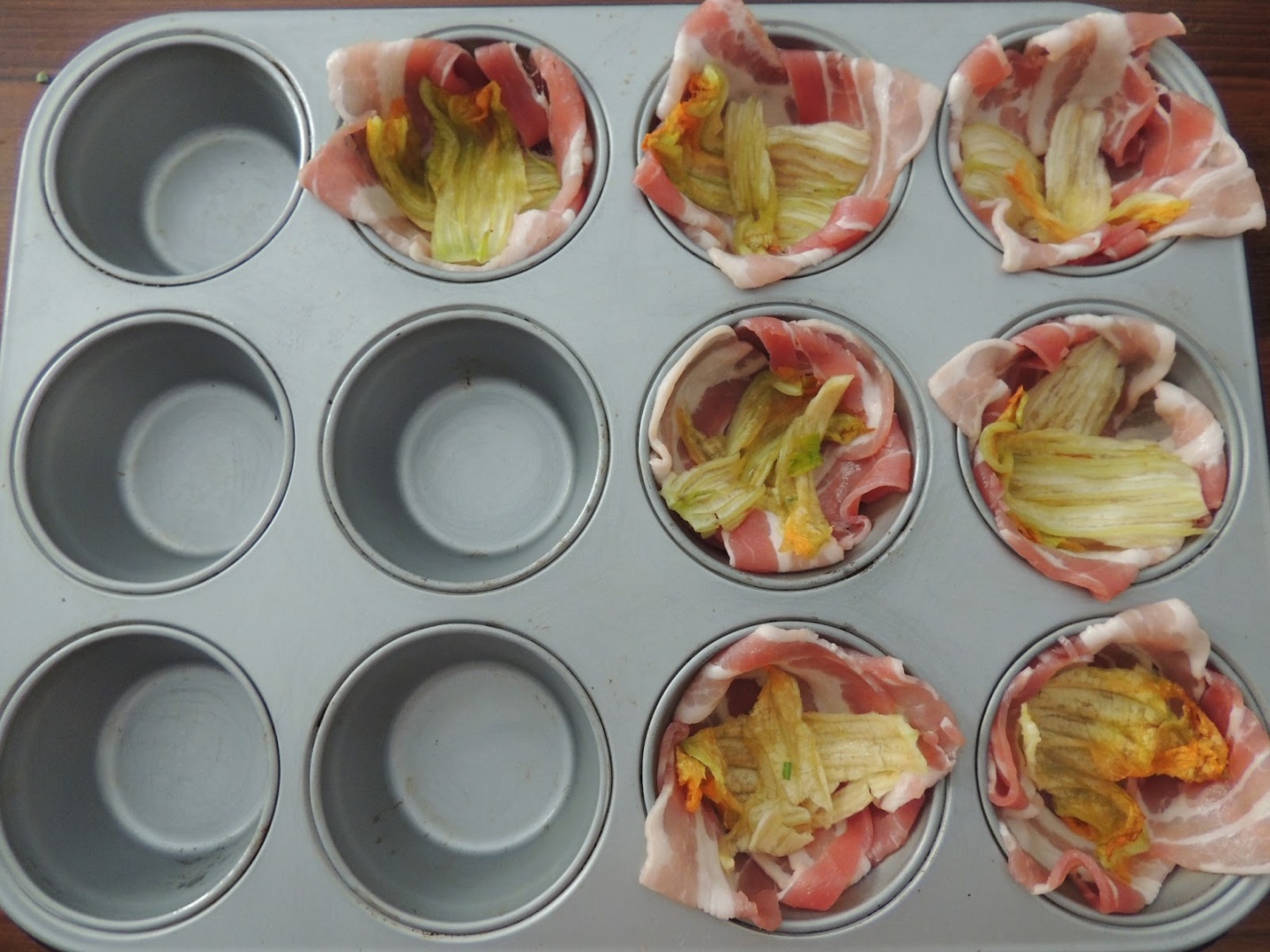 Cosulete, sarate, cu costita si legume