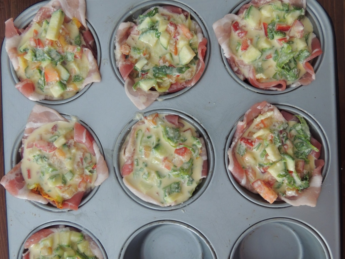 Cosulete, sarate, cu costita si legume