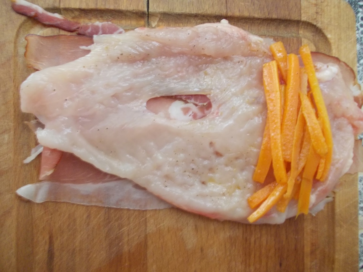 Rulouri din piept de pui bacon