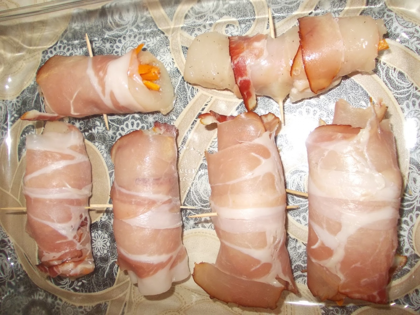 Rulouri din piept de pui bacon