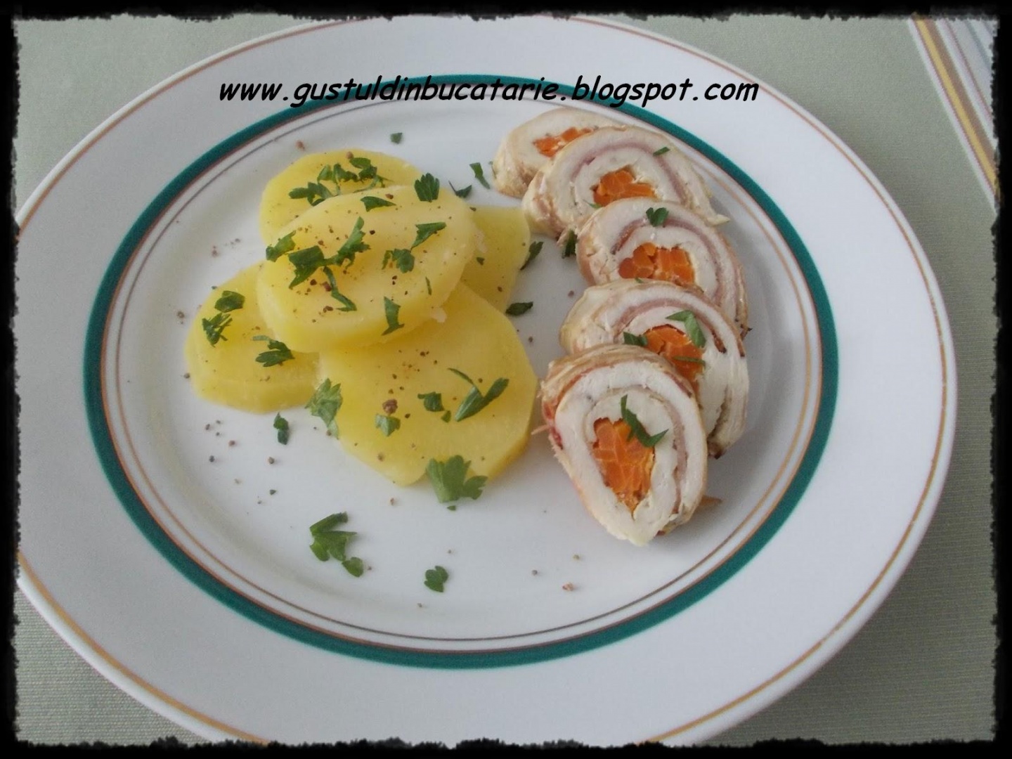 Rulouri din piept de pui bacon