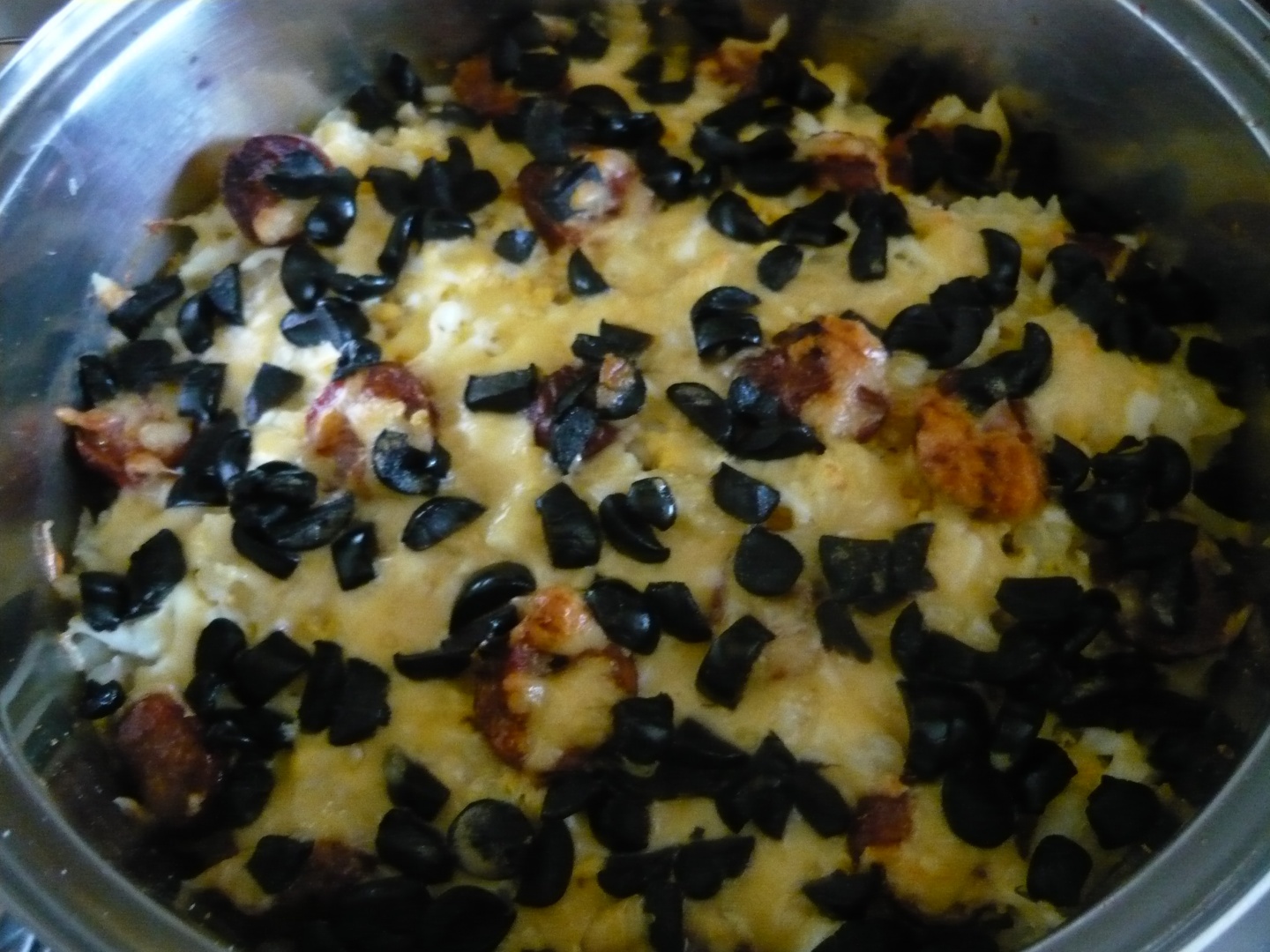 Cartofi la cuptor cu carnati