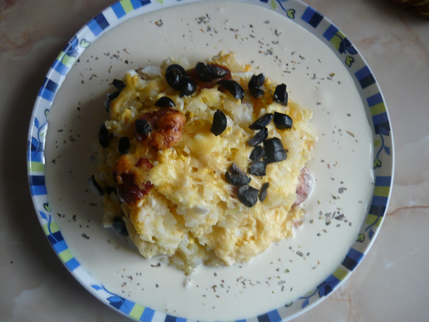 Cartofi la cuptor cu carnati