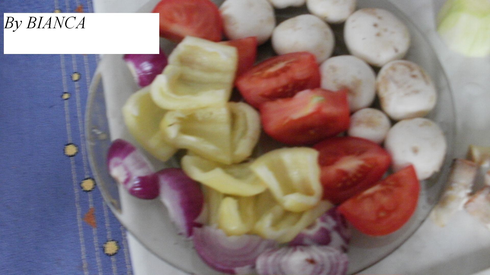 Frigarui la cuptor din piept de pui si legume