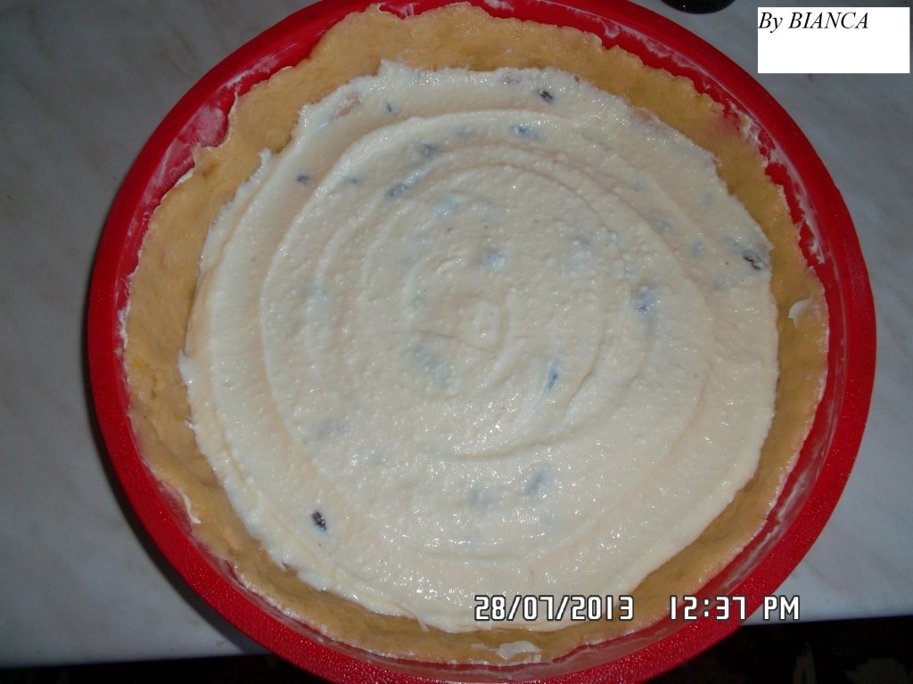 Tarta cu branza dulce si stafide