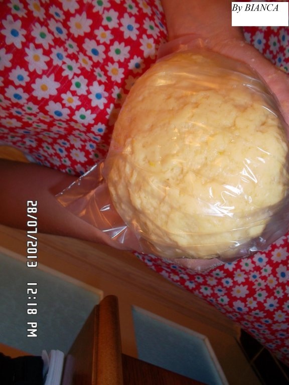 Tarta cu branza dulce si stafide