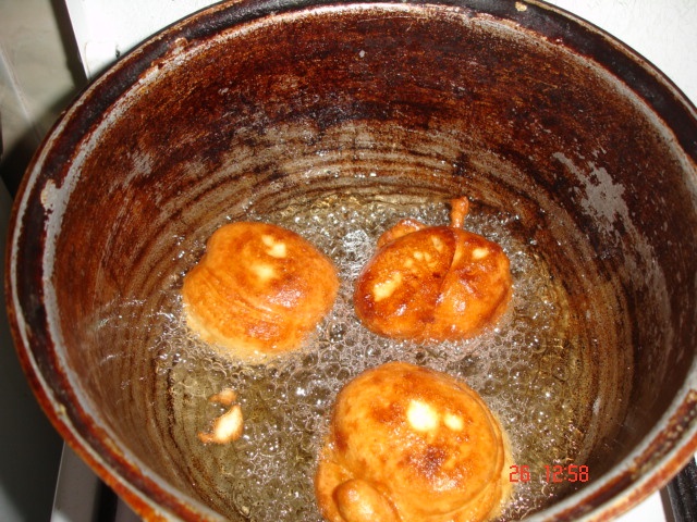 Gogosi pufoase(facute cu lingura)