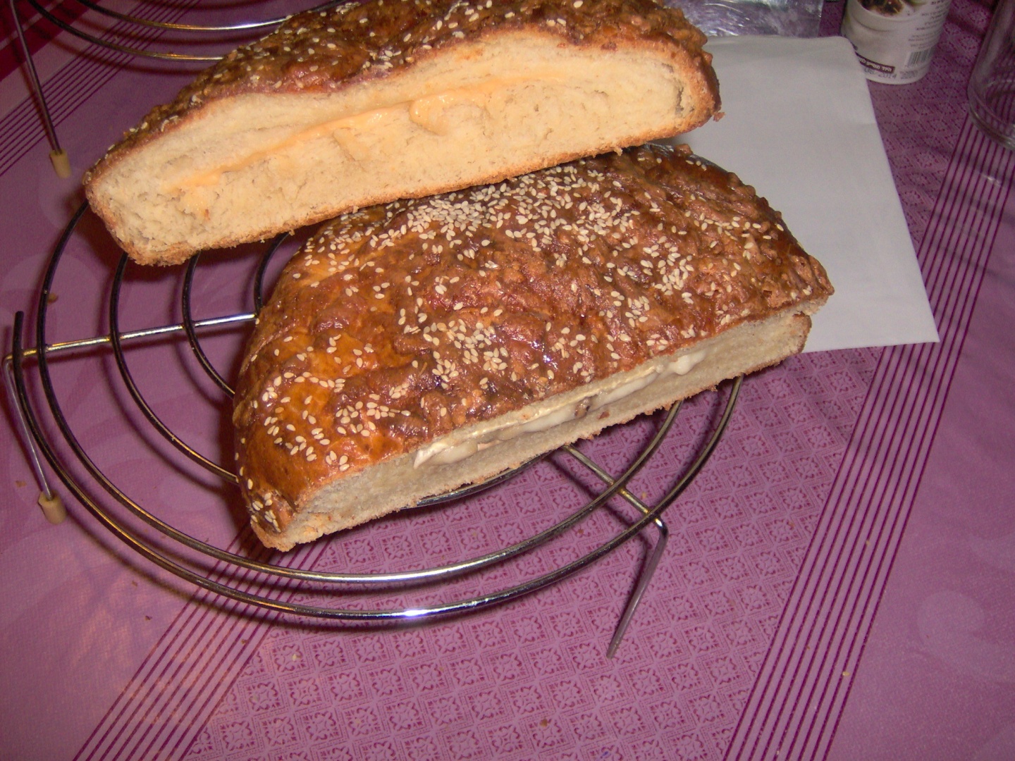 Paine umpluta cu branza