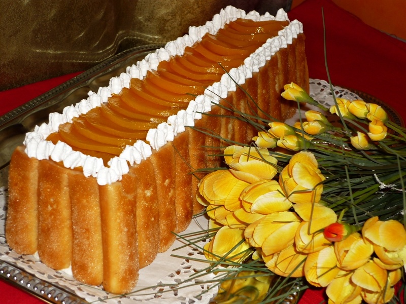 Prajitura cu iaurt si piersici. Reteta simpla, delicioasa, fara coacere