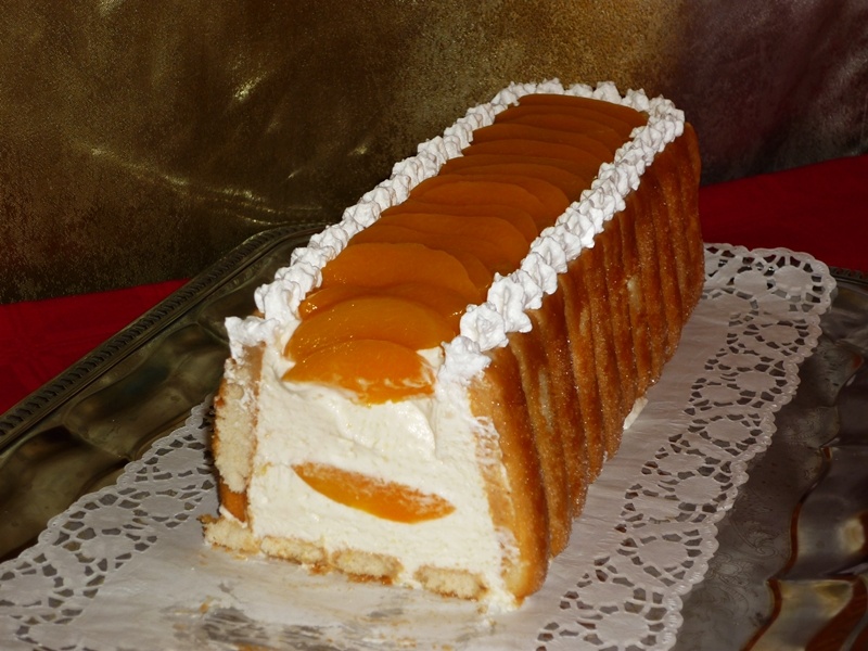 Prajitura cu iaurt si piersici. Reteta simpla, delicioasa, fara coacere