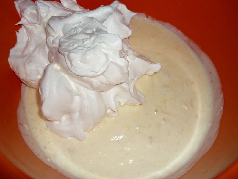 Prajitura cu iaurt si piersici. Reteta simpla, delicioasa, fara coacere