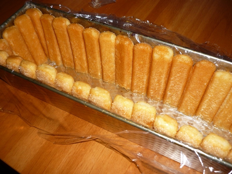 Prajitura cu iaurt si piersici. Reteta simpla, delicioasa, fara coacere