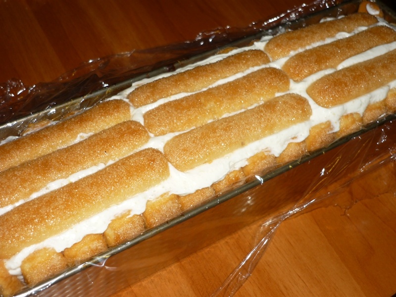 Prajitura cu iaurt si piersici. Reteta simpla, delicioasa, fara coacere