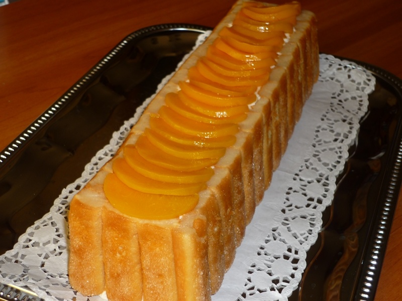 Prajitura cu iaurt si piersici. Reteta simpla, delicioasa, fara coacere