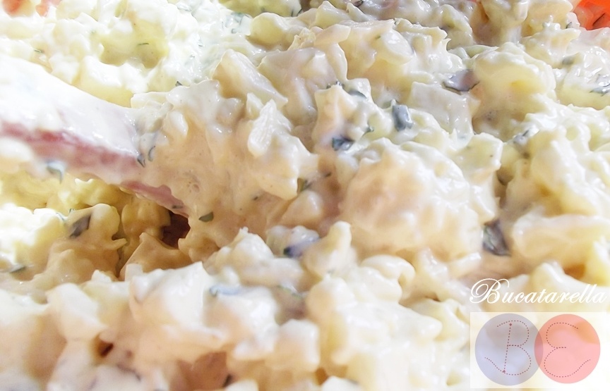 Conopida cu maioneza si usturoi