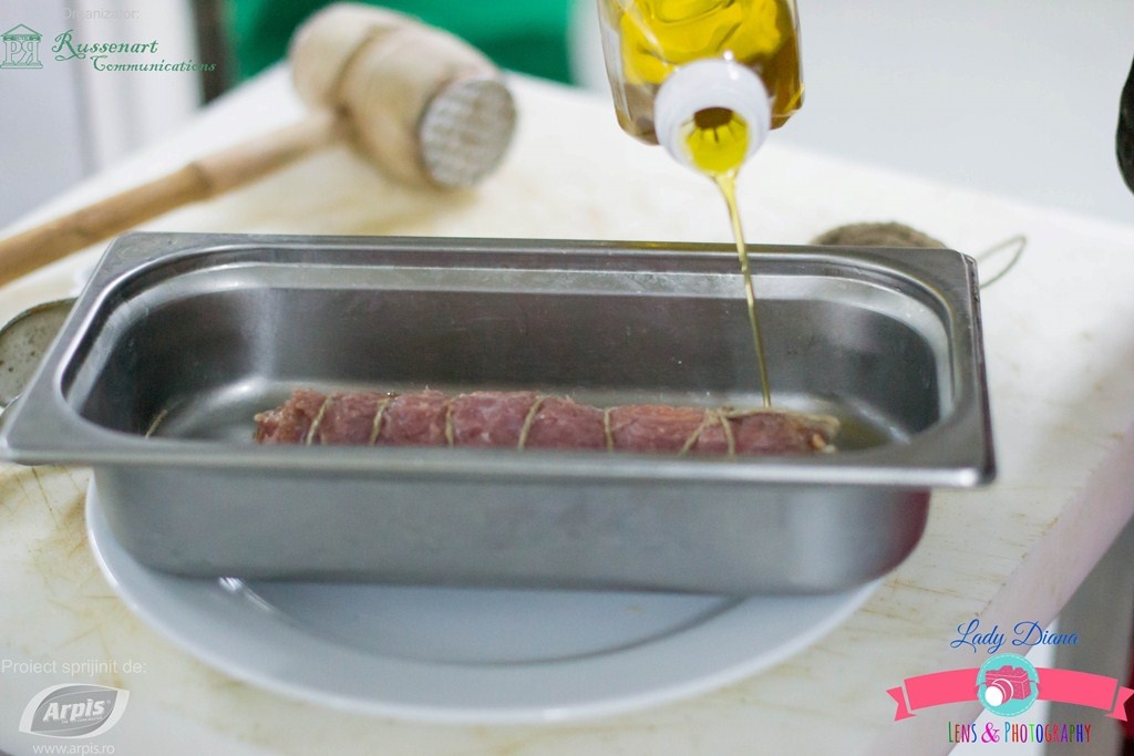 Rulada de carne cu carnati din Muntenia