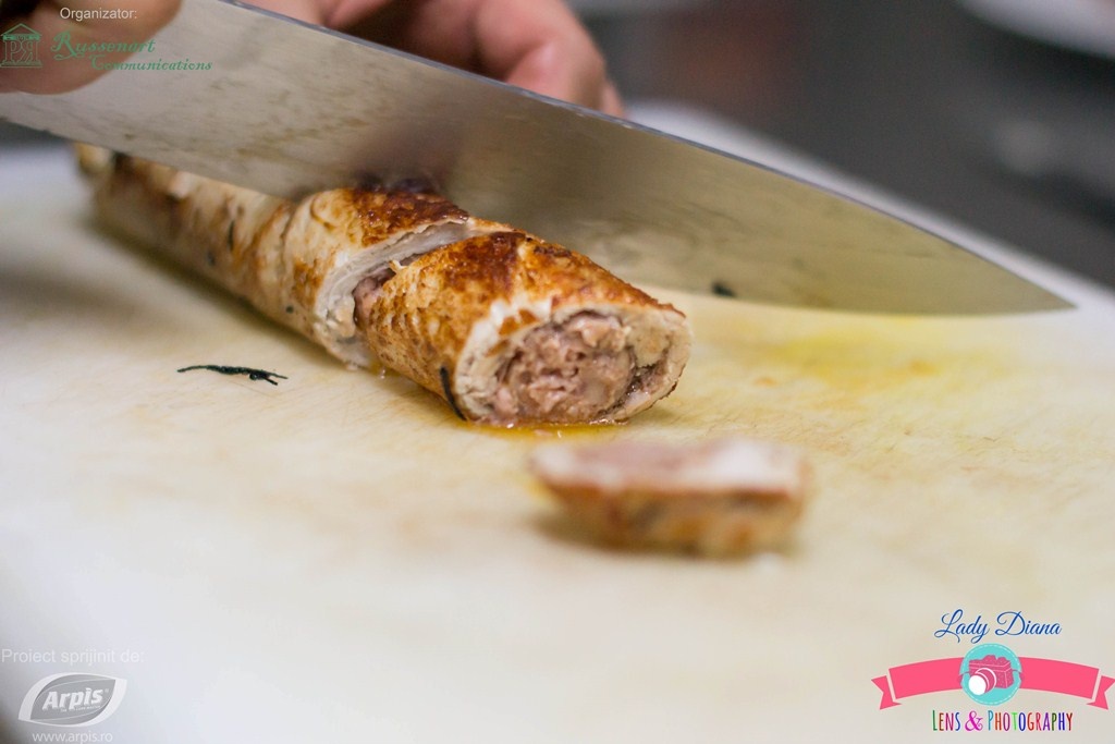 Rulada de carne cu carnati din Muntenia