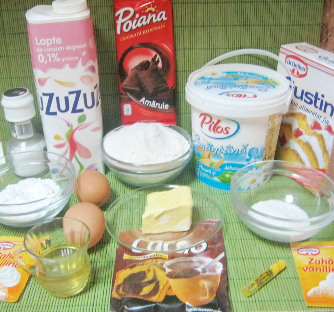 Clatite cu crema Chantilly si sos de ciocolata