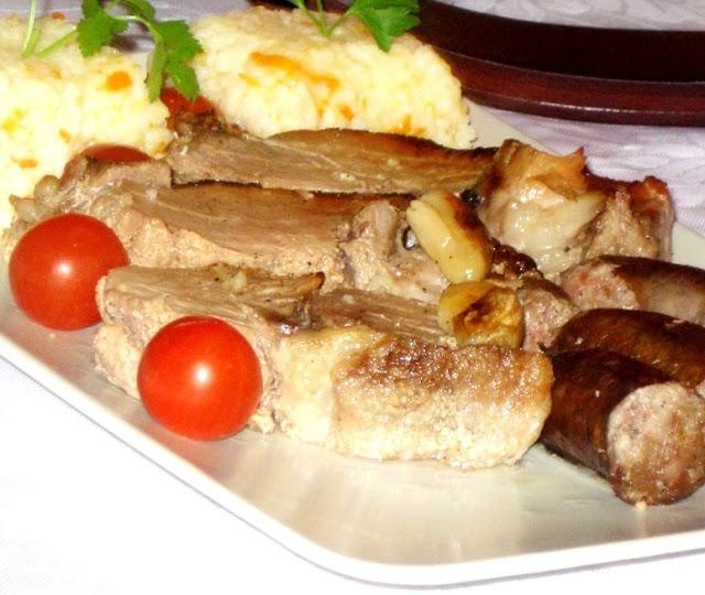 Friptura cu pulpa de porc si carnati