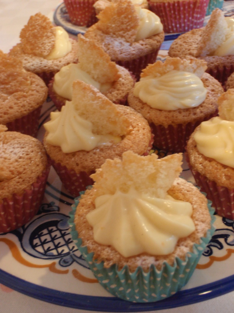 Muffins cu crema de vanilie