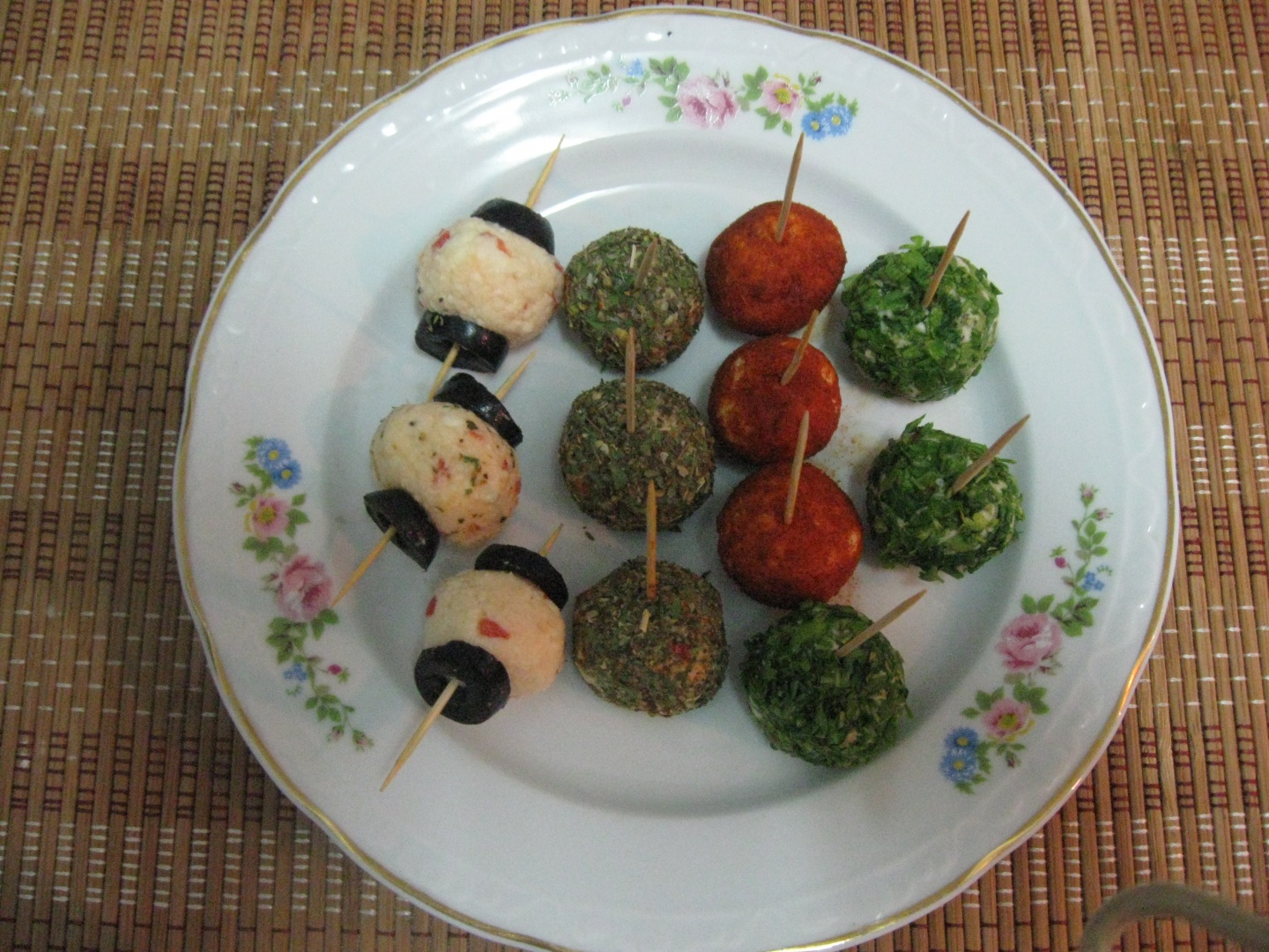 BILUTE DE BRANZA IN INVELIS DE CONDIMENTE