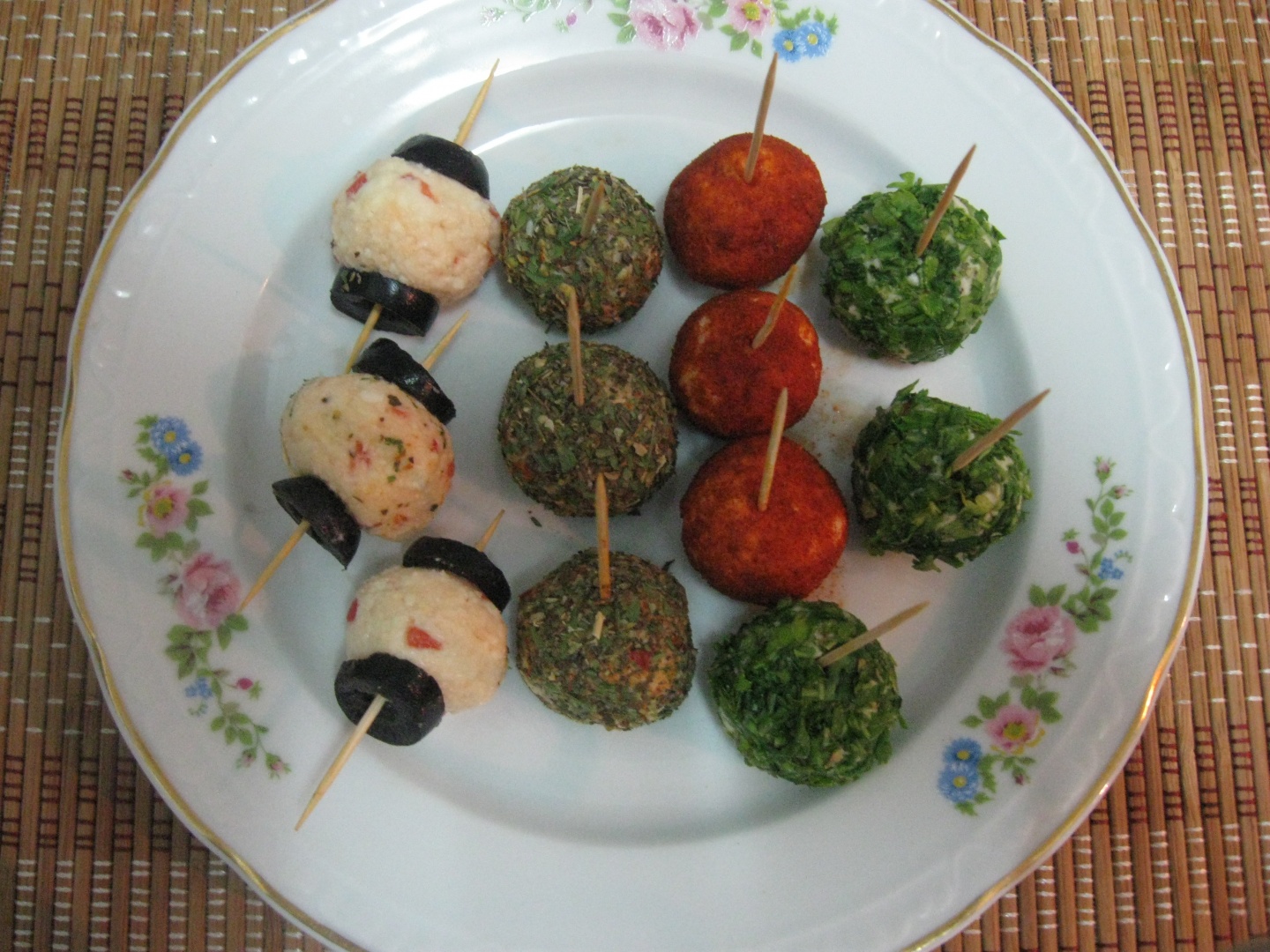 BILUTE DE BRANZA IN INVELIS DE CONDIMENTE