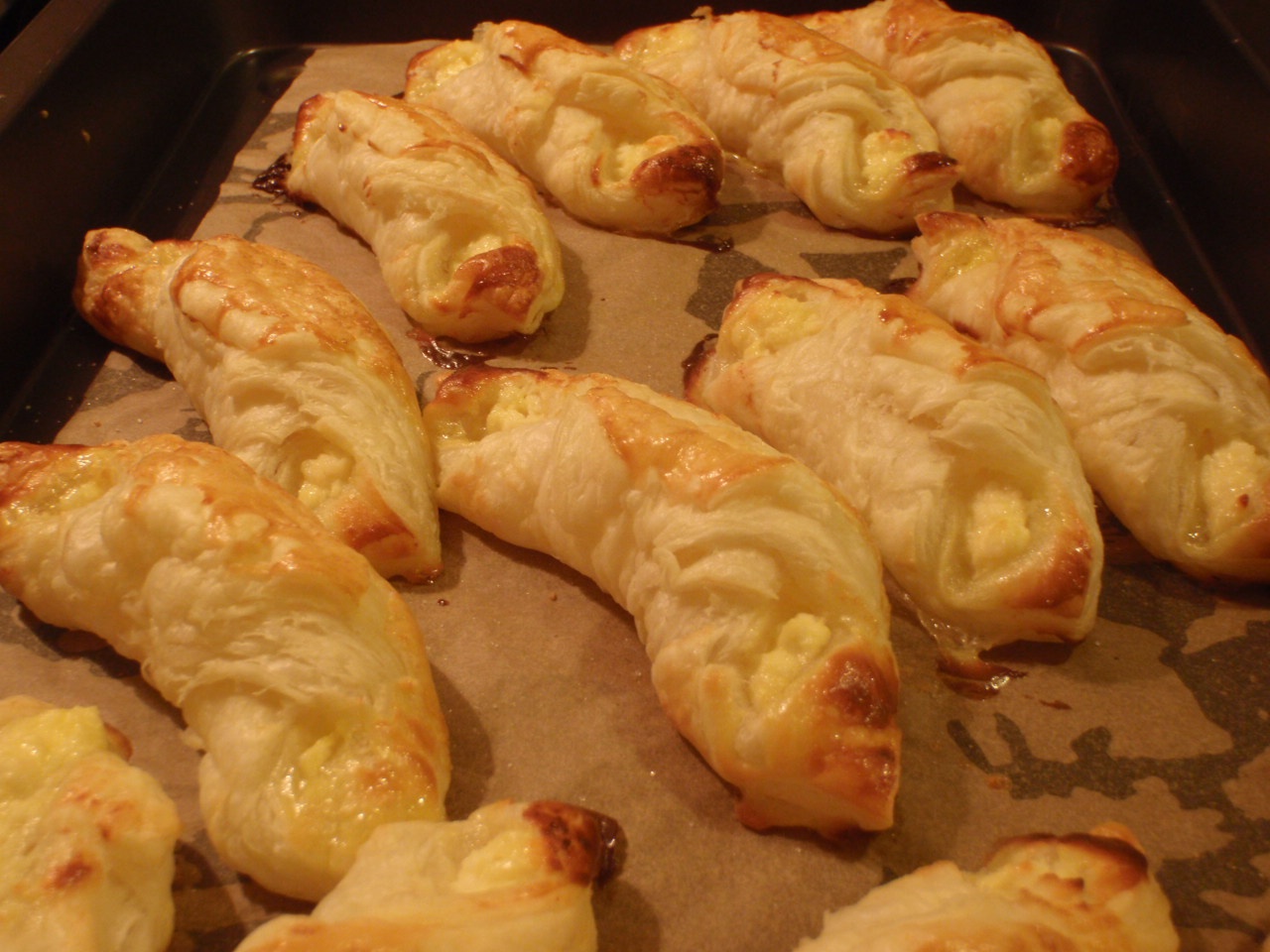 Cornuri cu branza dulce