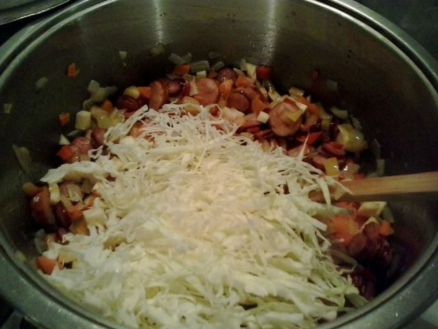 Ciorbita cu carnati semi-afumati