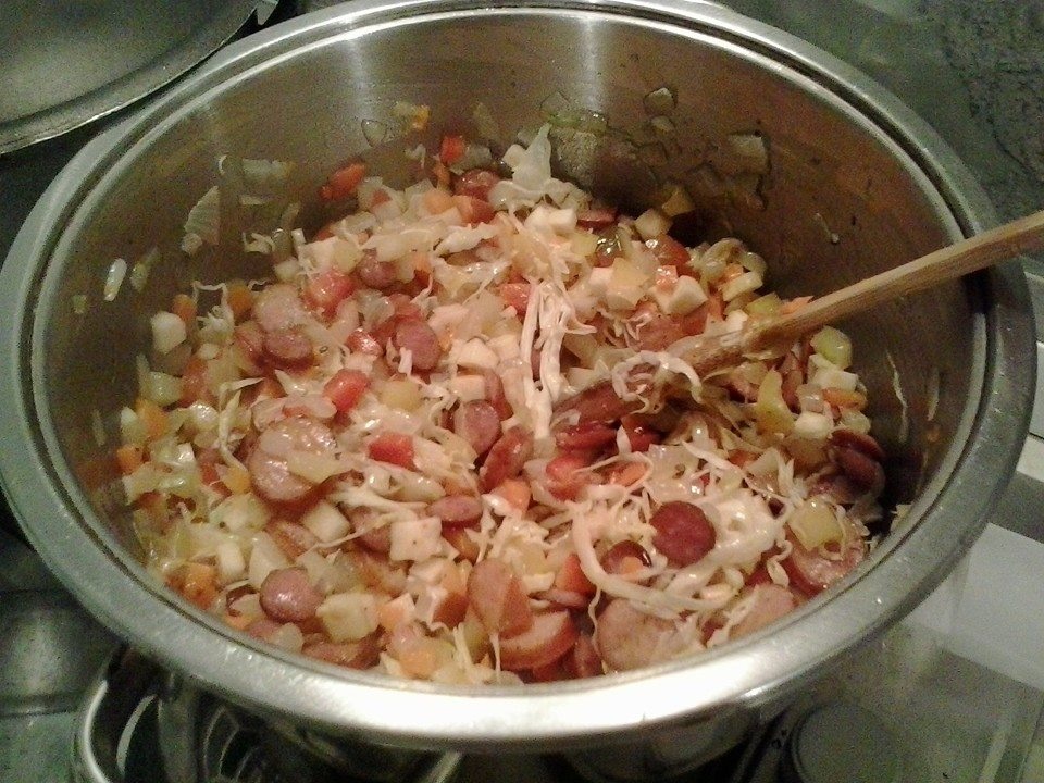 Ciorbita cu carnati semi-afumati