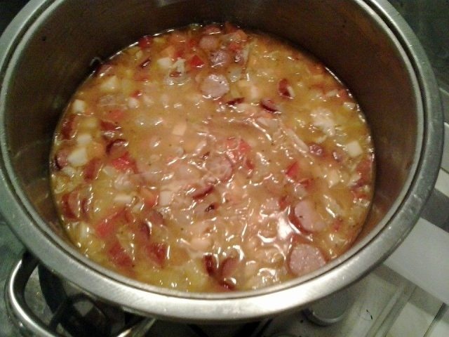 Ciorbita cu carnati semi-afumati